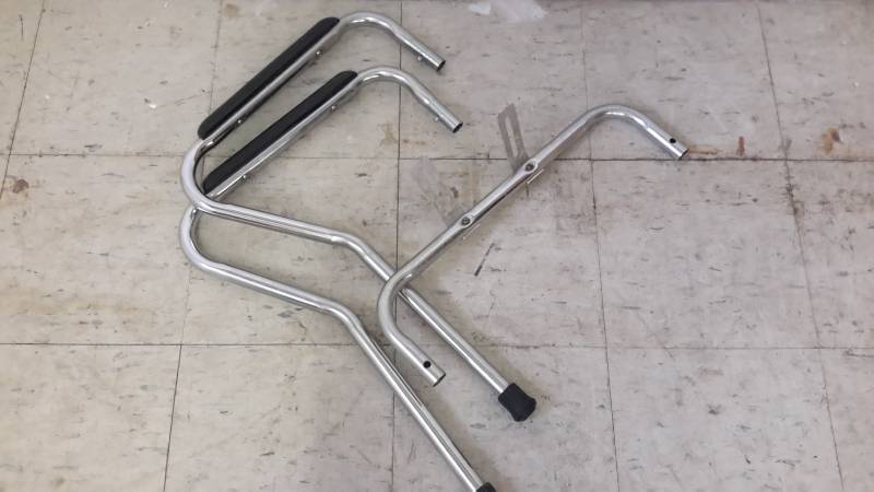 lot 188 image: Shower rail