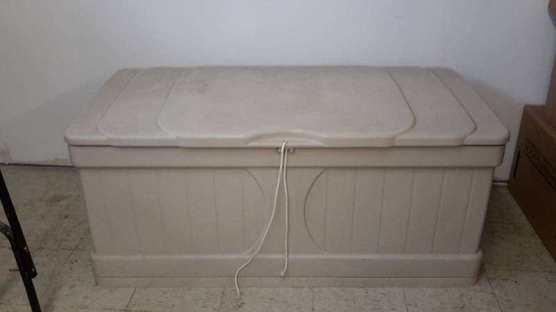 lot 190 image: Yard storage box