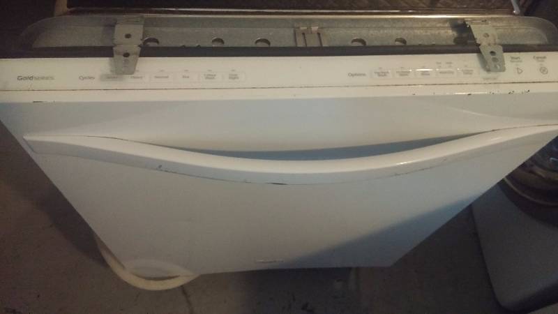 Whirlpool Gold Series Dishwasher in White