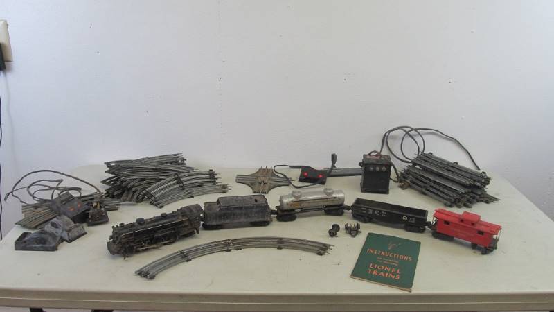 Vintage LIONEL 1666 Train Set w Track