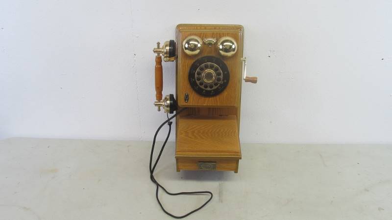 Oak Spirit Of St. Louis Wall Phone