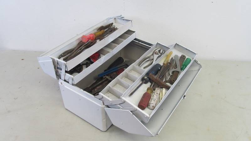 Vintage Heavy Duty Metal Tool Box w Tools