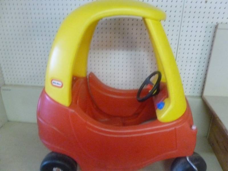 lot 5 image: Little Tikes