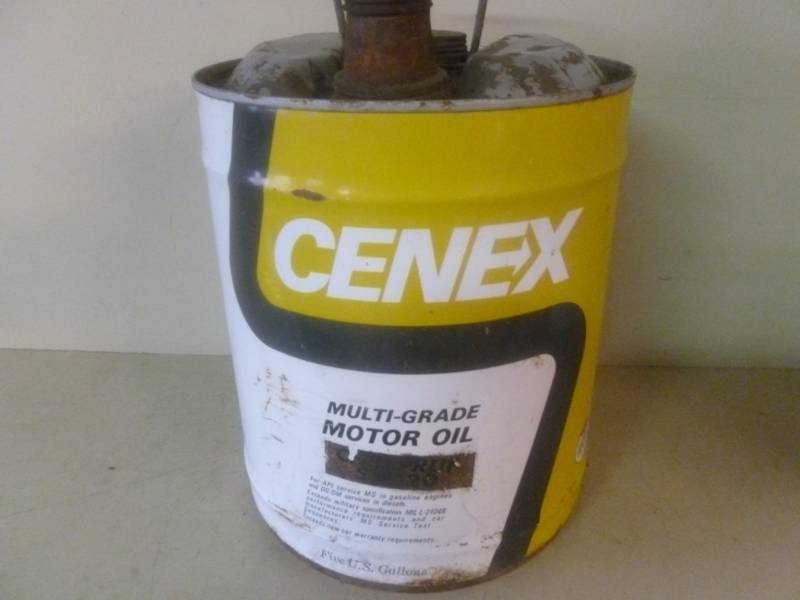 lot 9 image: Vintage Oil Can
