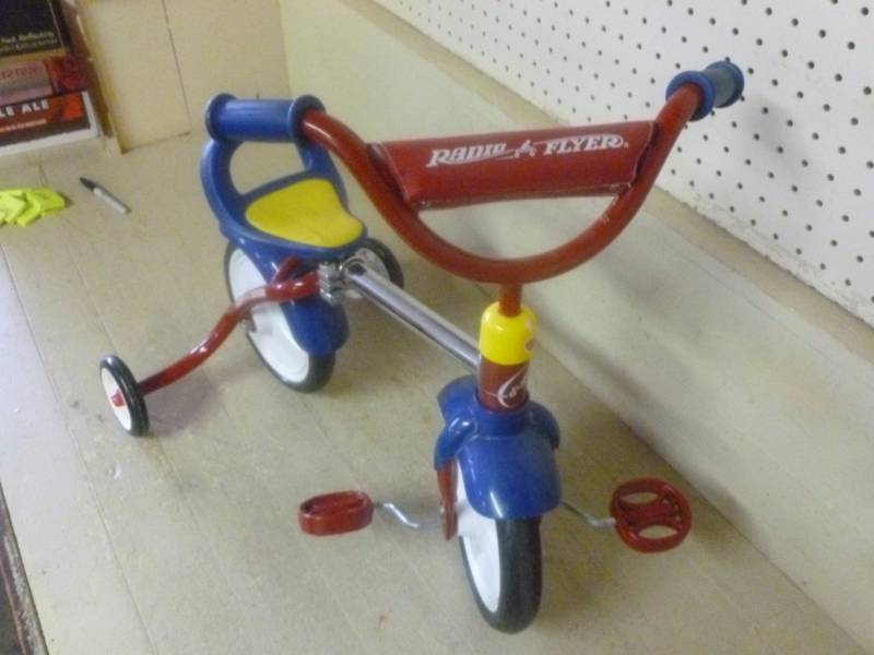 lot 13 image: Radio Flyer Bike