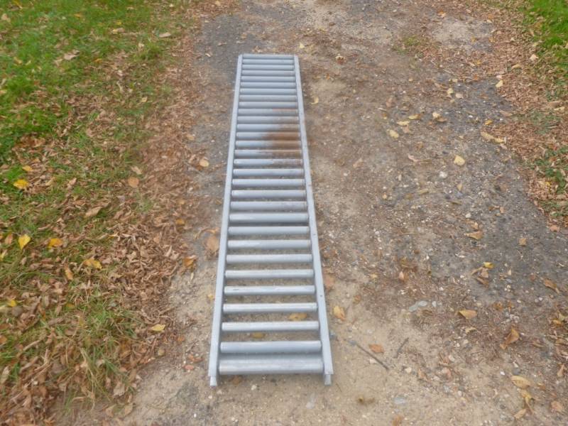 lot 20 image: Roller Conveyor