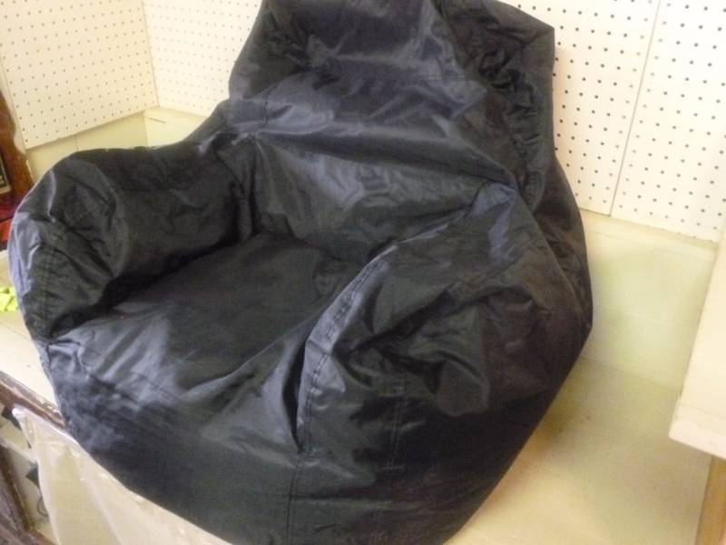 lot 22 image: Bean Bag Chair