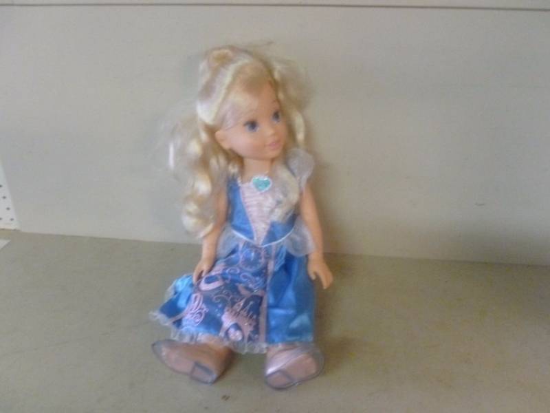 lot 33 image: Large Disney Doll
