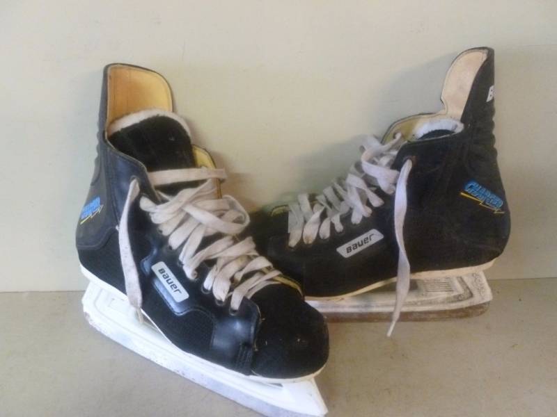 lot 72 image: Hockey Skates