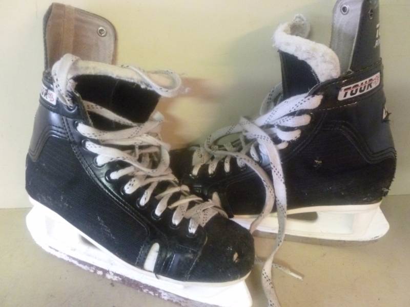lot 73 image: Hockey Skates