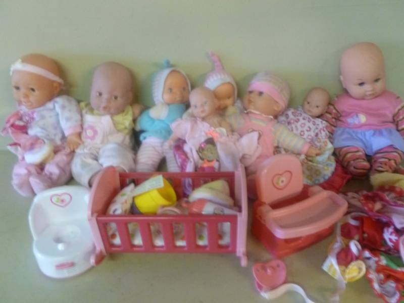 lot 83 image: Dolls