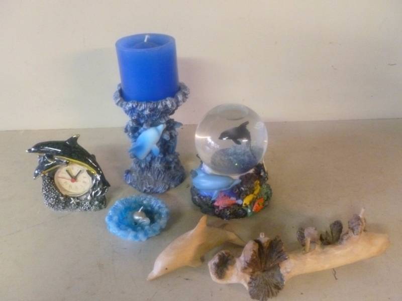 lot 84 image: Decorative