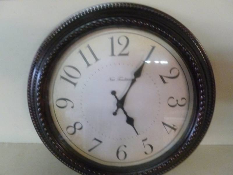 lot 103 image: Wall Clock
