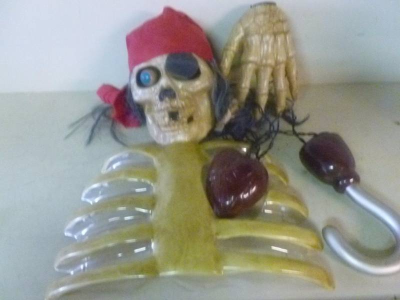 lot 107 image: Halloween Item