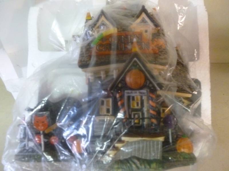 lot 108 image: Halloween Item