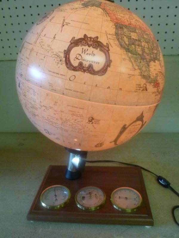 lot 119 image: Light Up Globe