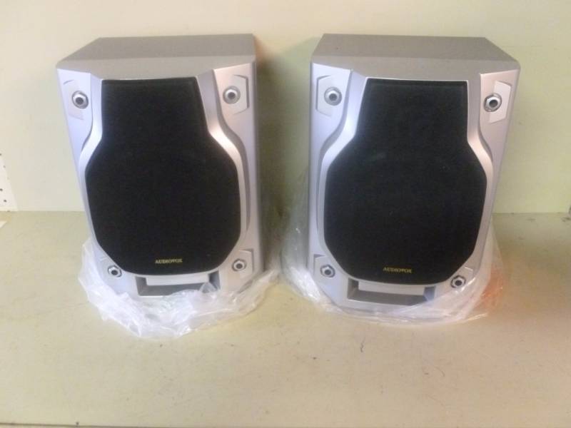 lot 130 image: Shelf Speakers