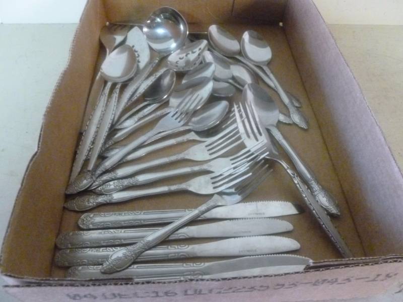 lot 182 image: Flatware