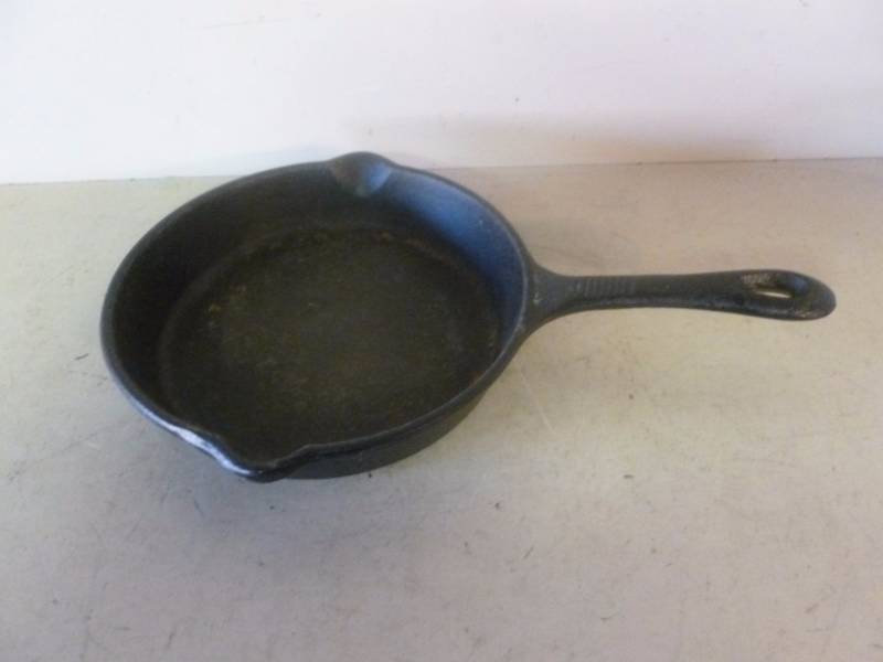 lot 200 image: Cast Iron Pan