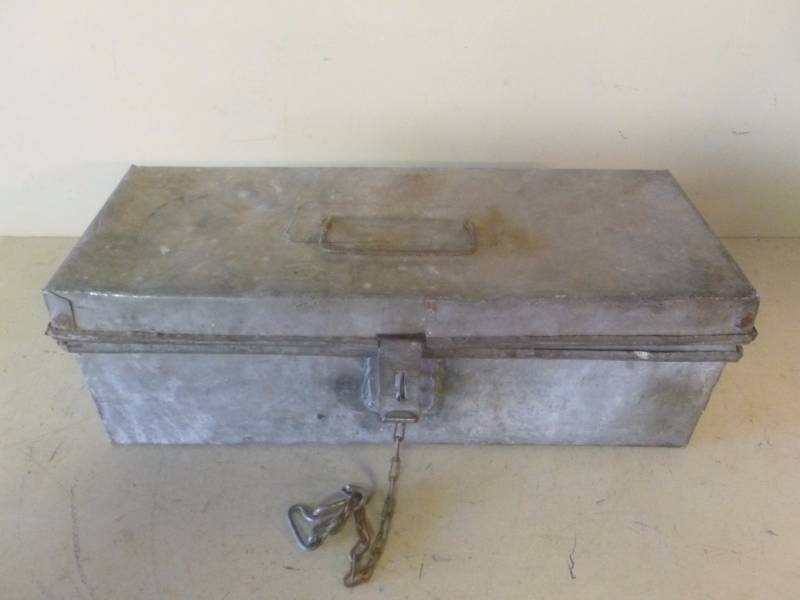 lot 224 image: Vintage Tool Box