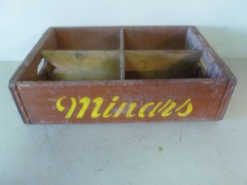 lot 226 image: Vintage Soda Case