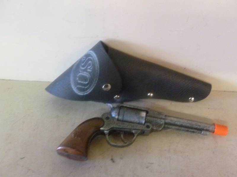 lot 240 image: Cap Gun