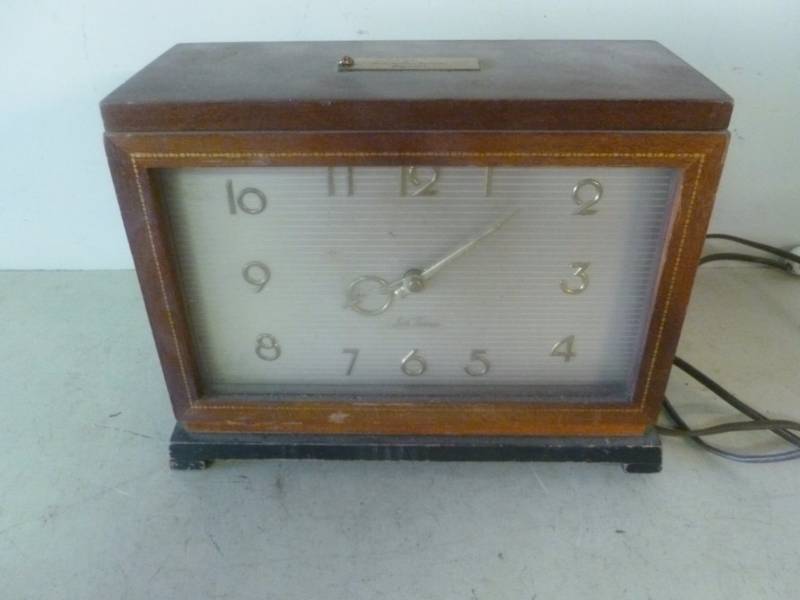 lot 243 image: Vintage Clock