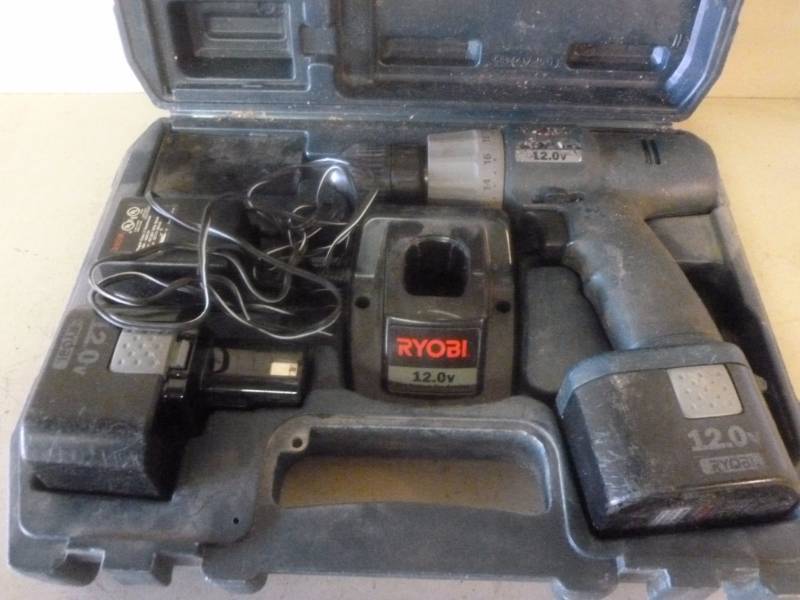 lot 250 image: Ryobi 12v Cordless Drill