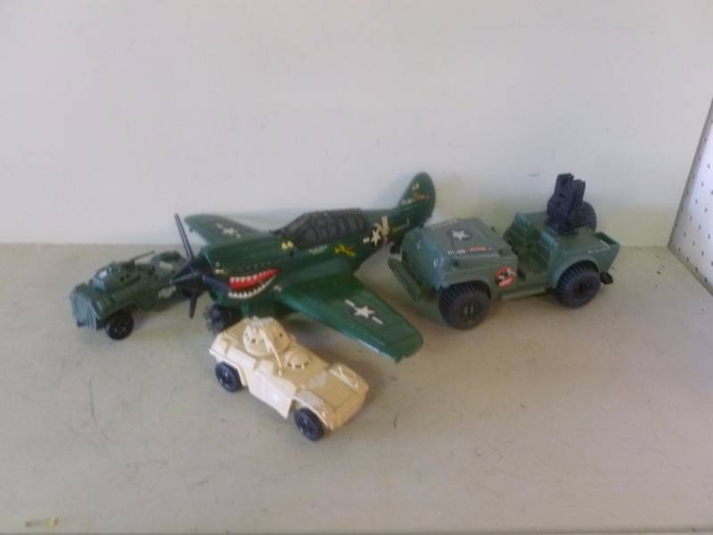 lot 269 image: Army Toys