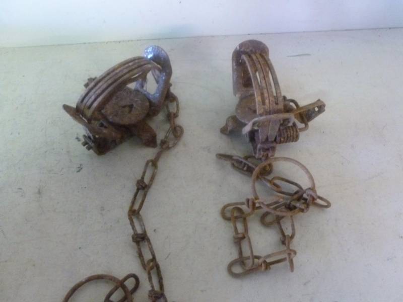 lot 271 image: Vintage Traps