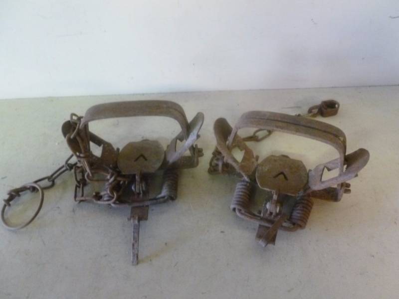 lot 272 image: Vintage Traps