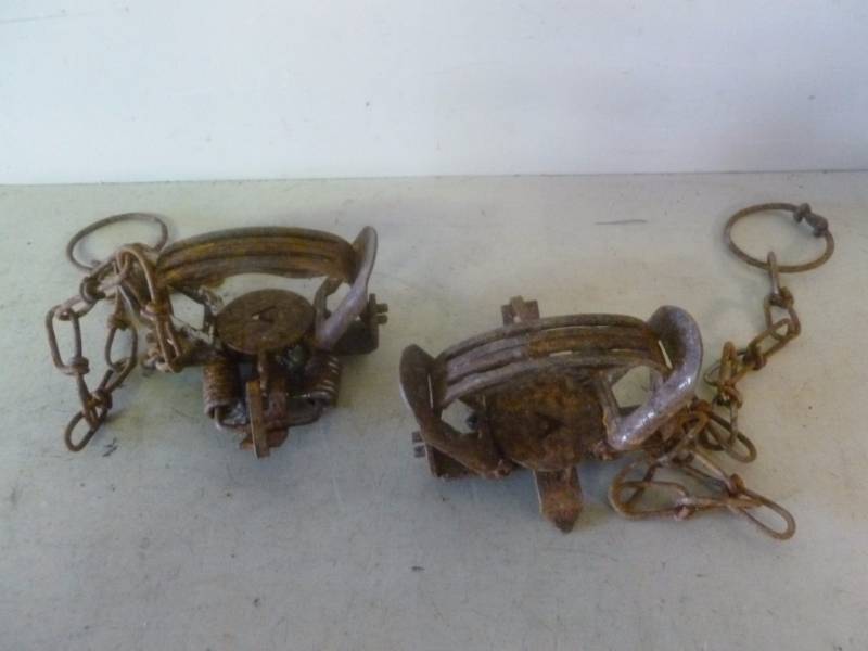 lot 273 image: Vintage Traps