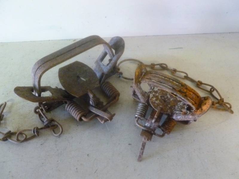 lot 276 image: Vintage Traps