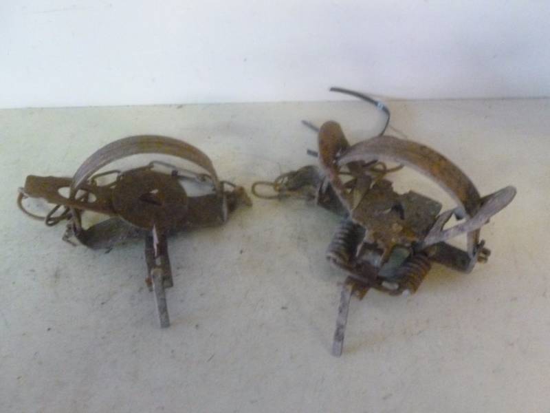 lot 279 image: Vintage Traps