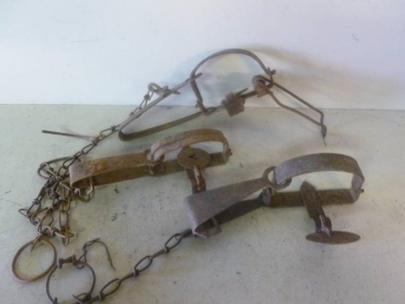 lot 281 image: Vintage Traps