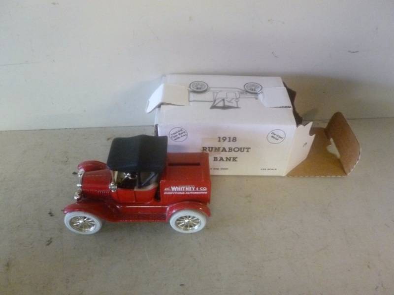 lot 285 image: Ertl Truck Coin Bank