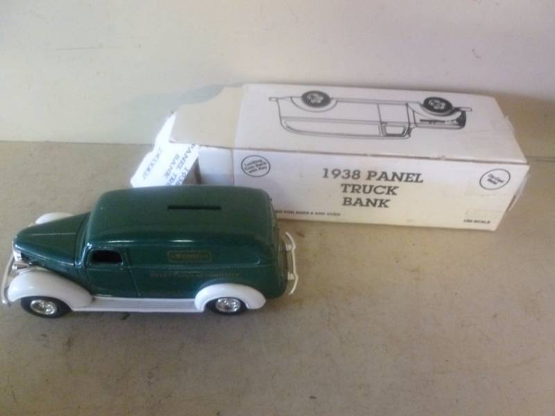 lot 287 image: Ertl Truck Coin Bank