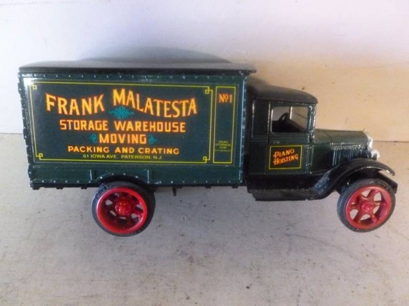 lot 289 image: Ertl Truck Coin Bank