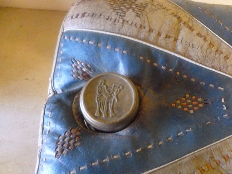 lot 321 image: Vintage Camel Saddle