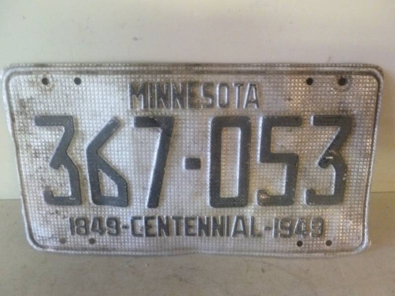lot 322 image: Vintage License Plate