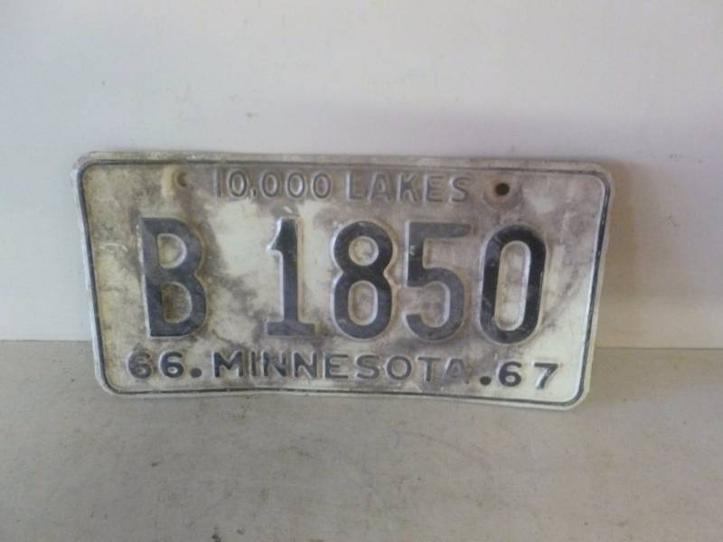 lot 326 image: Vintage License Plate
