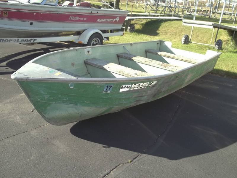 1978 Chrestliner 16 Boat