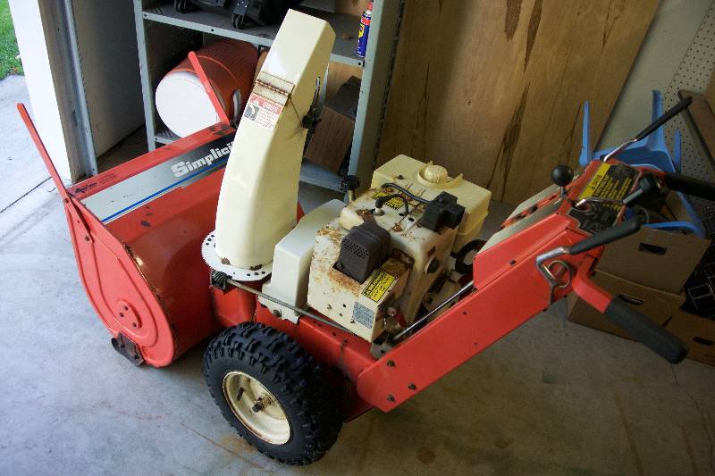 lot 1 image: Simplicity 860SE Walk-Behind Snowthrower