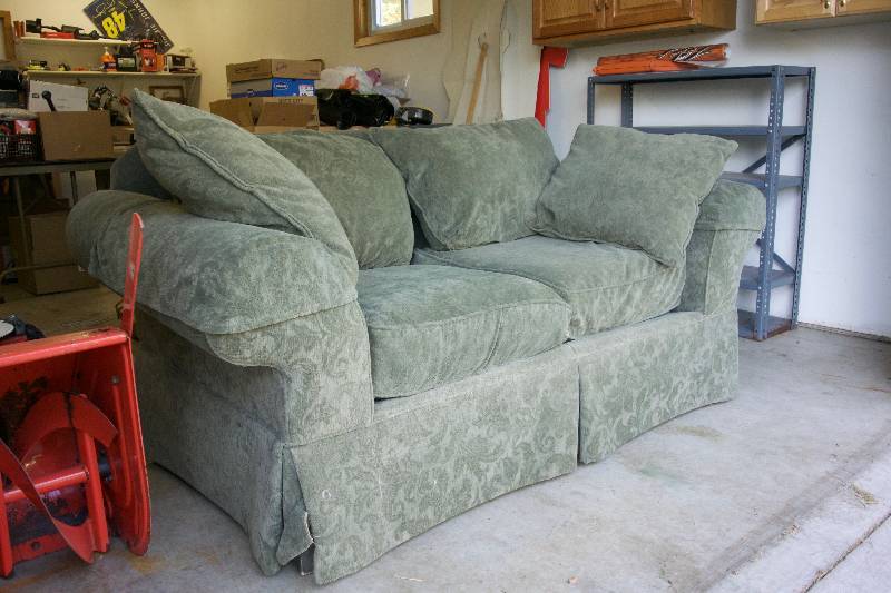 lot 3 image: Love-Seat Sofa