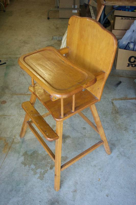 lot 6 image: Vintage Childrens High Chair