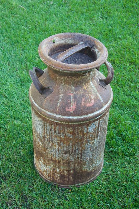 lot 10 image: Vintage Rustic Dairy Metal Milk Can