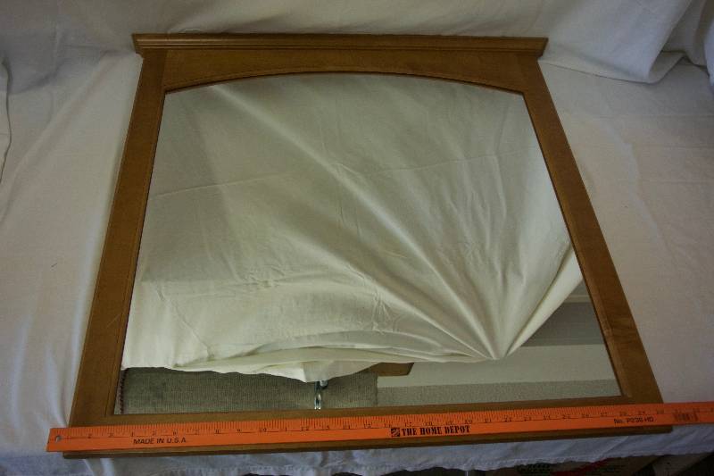 lot 18 image: Framed Wall Mirror