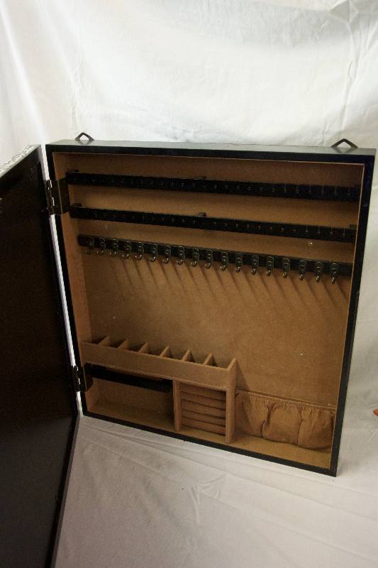 lot 19 image: Picture Frame Hidden Jewelry Box