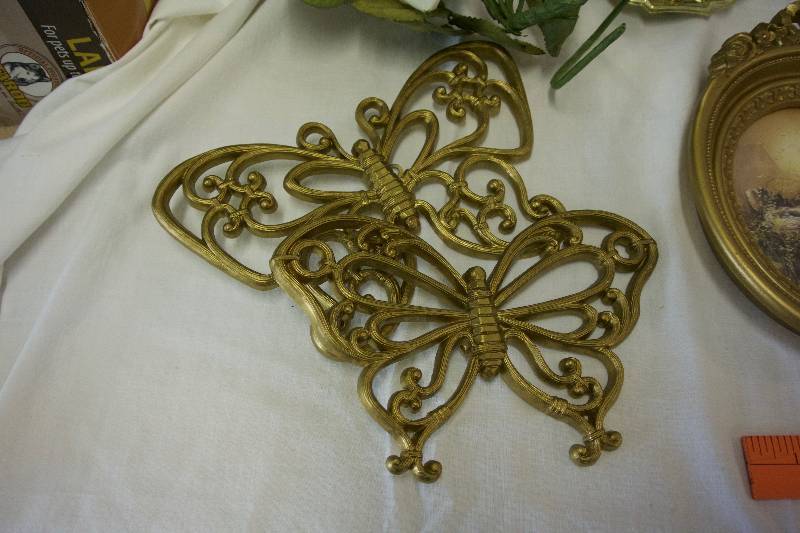 lot 23 image: Wall and Art Decor