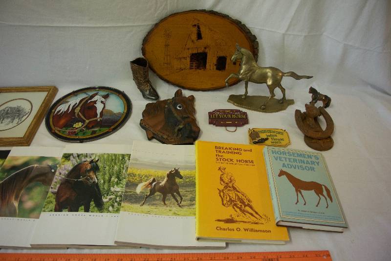 lot 32 image: Horse Decor